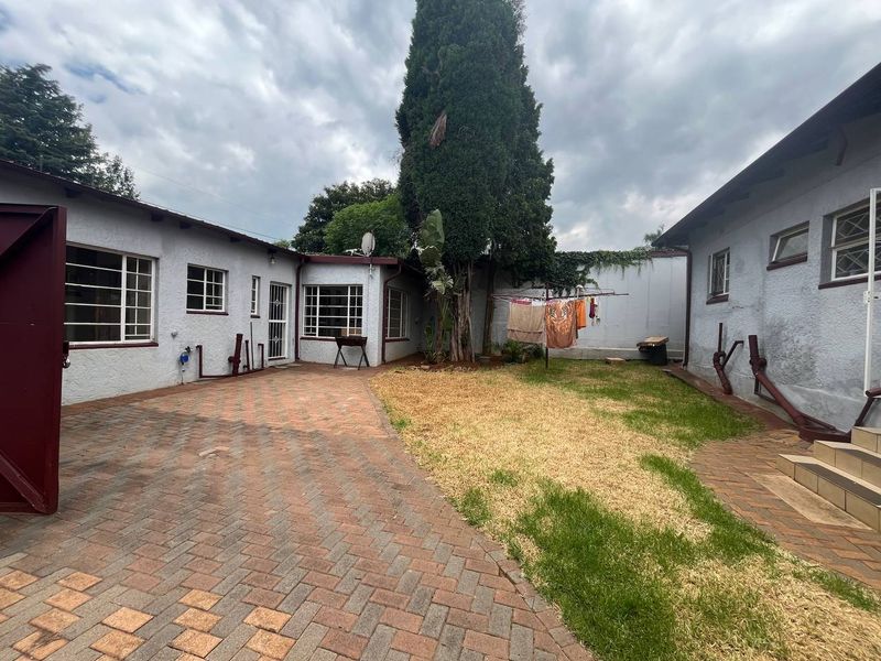 3 Bedroom House To Let In Albertville, Randburg - Photo 4