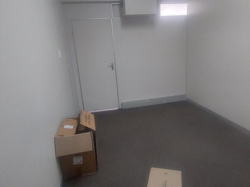 Office space for medical practitioner or similar - Photo 3