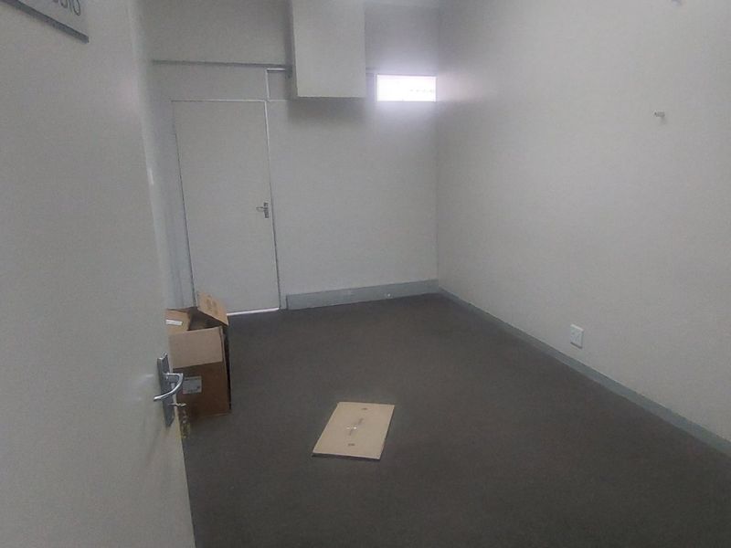 Office space for medical practitioner or similar - Photo 1