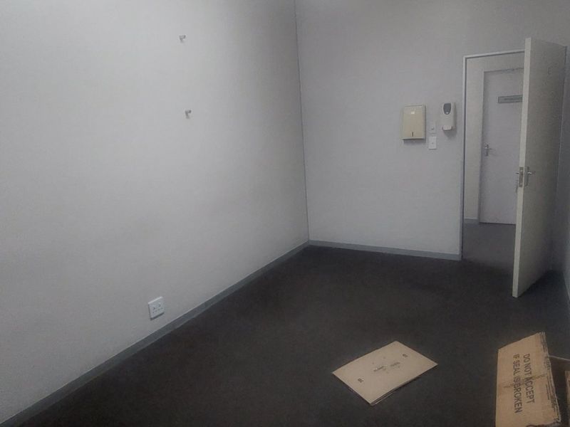 Office space for medical practitioner or similar - Photo 2
