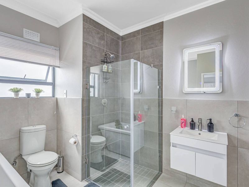 Beautiful 4-Bedroom Townhouse for Rent – Available 1 August - Photo 5