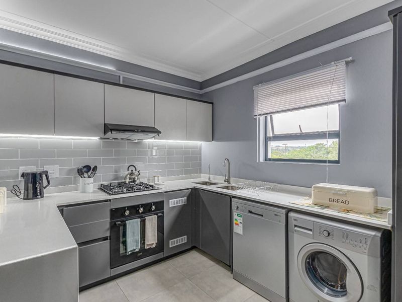 Beautiful 4-Bedroom Townhouse for Rent – Available 1 August - Photo 2
