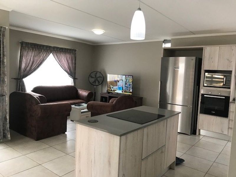 3 Bedroom Duplex FOR SALE in Rooihuiskraal North - Photo 5