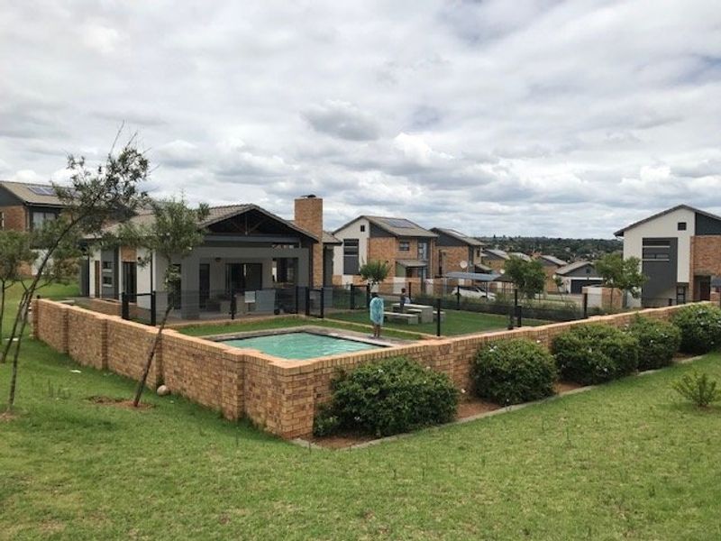 3 Bedroom Duplex FOR SALE in Rooihuiskraal North - Photo 1