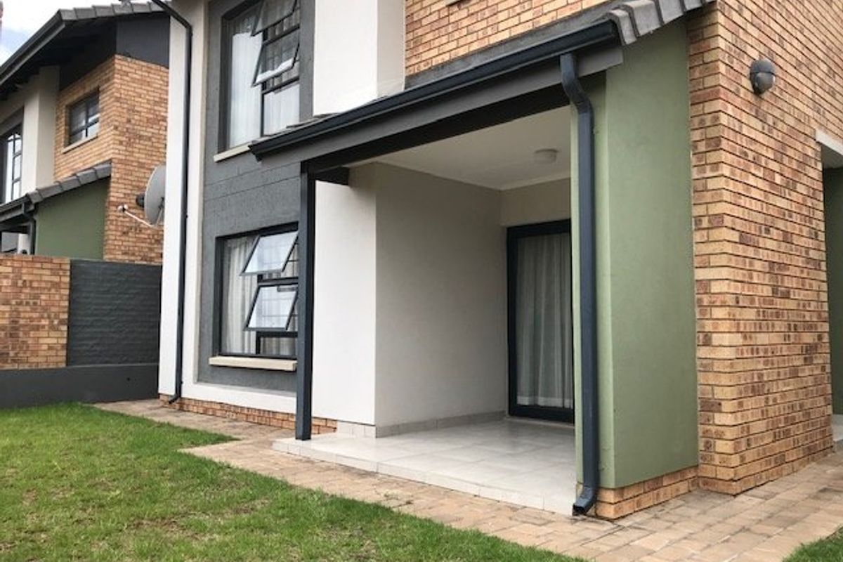 3 Bedroom Duplex FOR SALE in Rooihuiskraal North - Photo 2