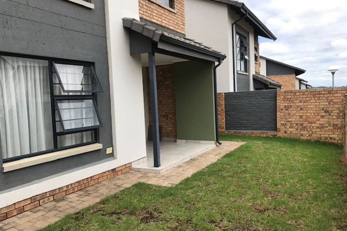 3 Bedroom Duplex FOR SALE in Rooihuiskraal North - Photo 3
