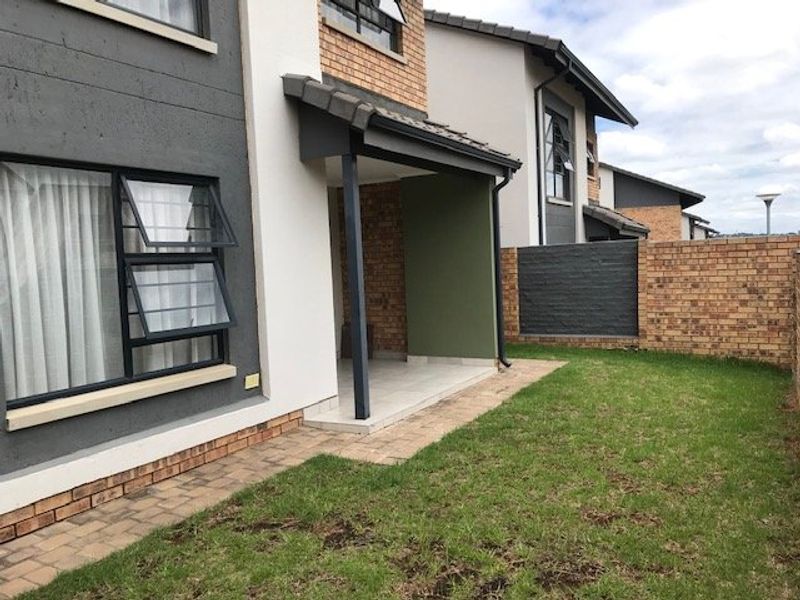 3 Bedroom Duplex FOR SALE in Rooihuiskraal North - Photo 3