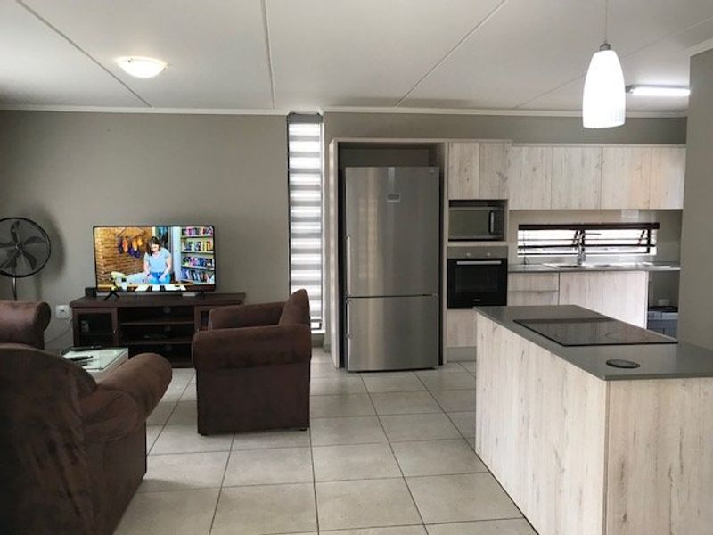3 Bedroom Duplex FOR SALE in Rooihuiskraal North - Photo 6