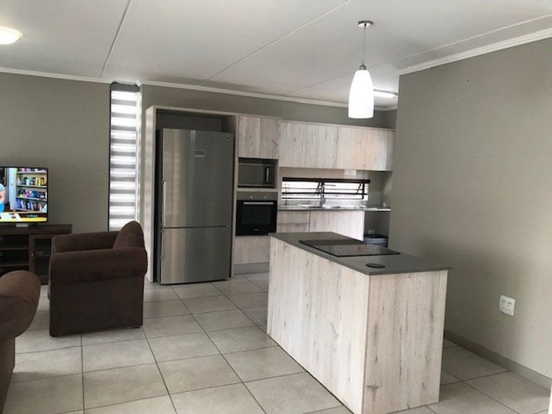 3 Bedroom Duplex FOR SALE in Rooihuiskraal North - Photo 4