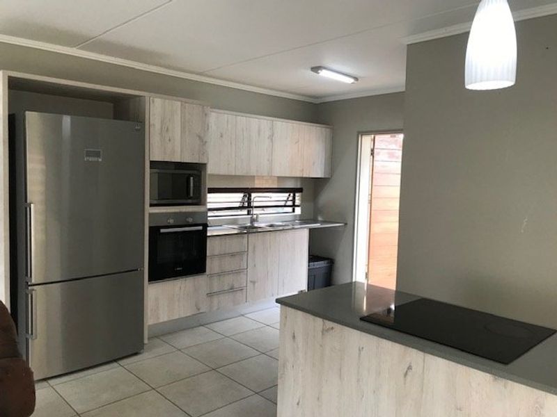 3 Bedroom Duplex FOR SALE in Rooihuiskraal North - Photo 9