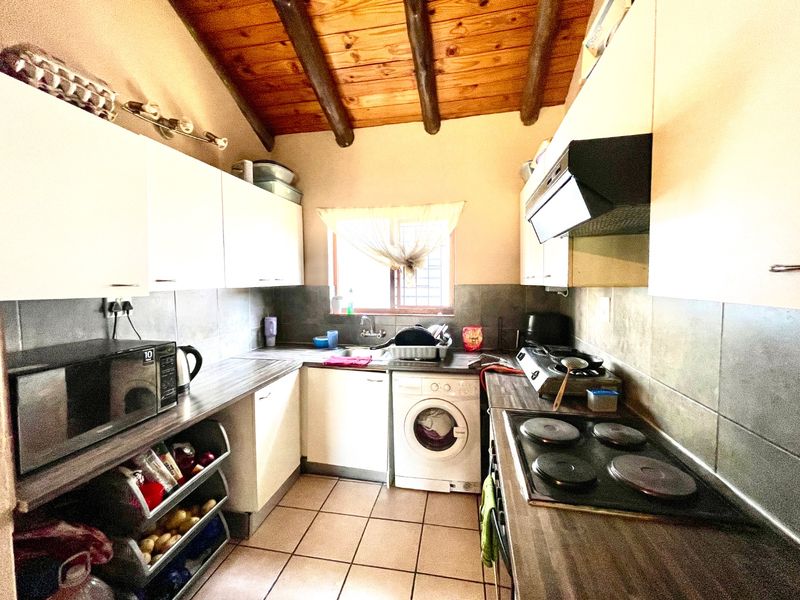 Well Priced  3 Bedroom 2 Bathroom To Go - Photo 9