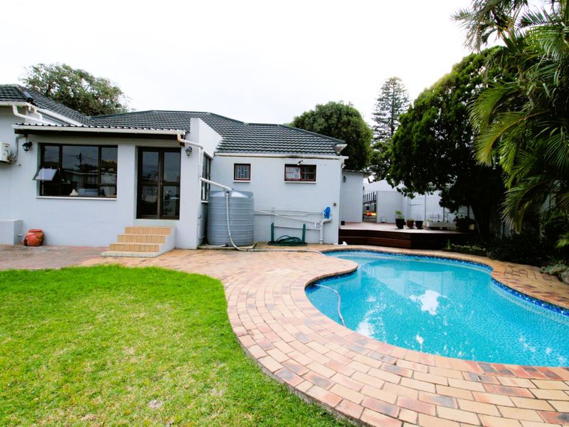 Pristine Older Home with Exceptional Versatility & Flatlet Discover Timeless Elegance and Endless Possibility - Photo 3