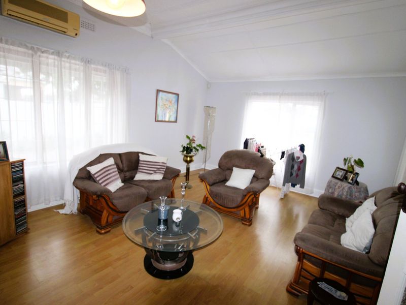 Pristine Older Home with Exceptional Versatility & Flatlet Discover Timeless Elegance and Endless Possibility - Photo 5