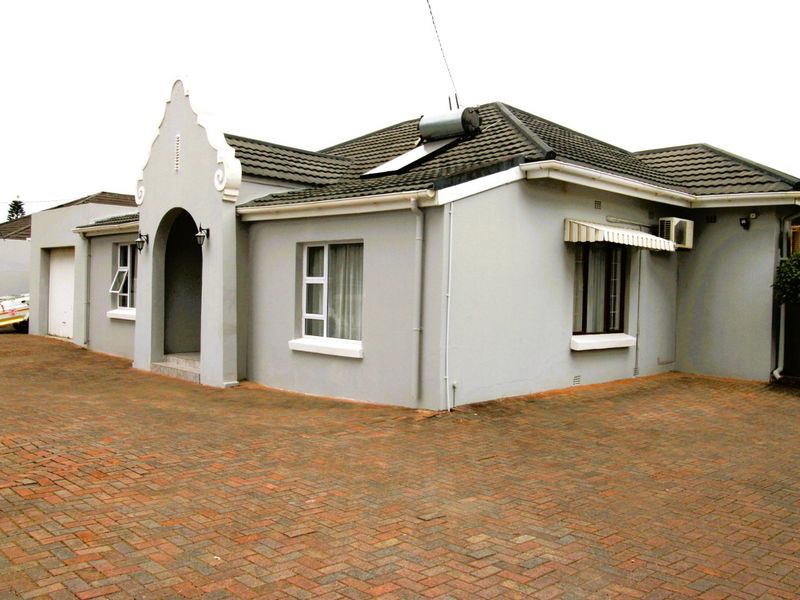 Pristine Older Home with Exceptional Versatility & Flatlet Discover Timeless Elegance and Endless Possibility - Photo 2
