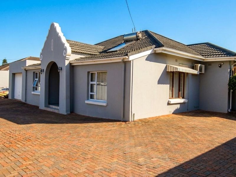 Pristine Older Home with Exceptional Versatility & Flatlet Discover Timeless Elegance and Endless Possibility - Photo 2