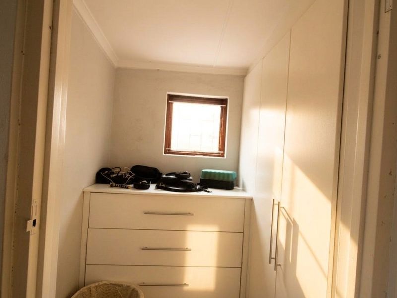 Pristine Older Home with Exceptional Versatility & Flatlet Discover Timeless Elegance and Endless Possibility - Photo 10