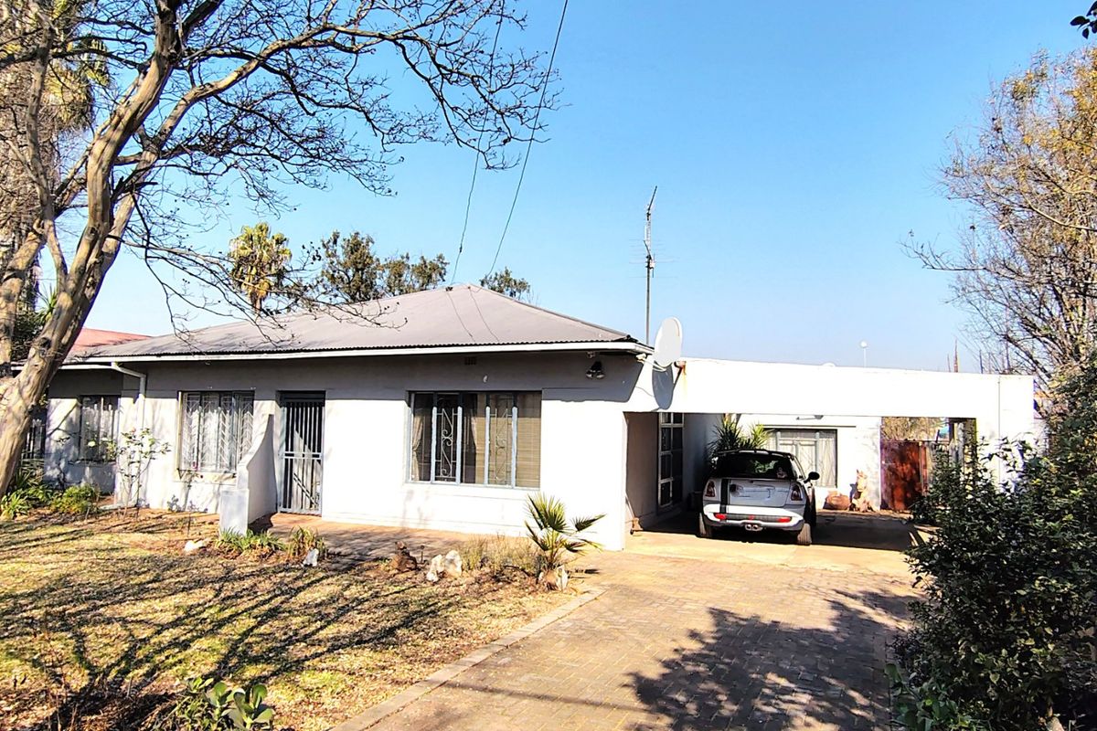 3 Bedroom Family home with open plan living in Duncanville - Photo 2