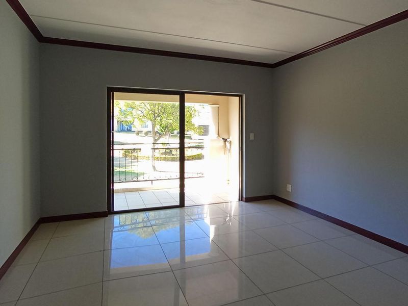 Modern 2 Bedroom Apartment with Garden Views in Rosa Royale, Summerset - Photo 4