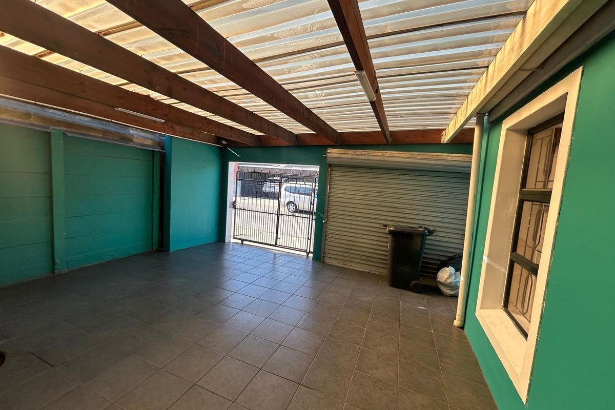 2 Bedroom house for sale in Portlands  - Photo 3