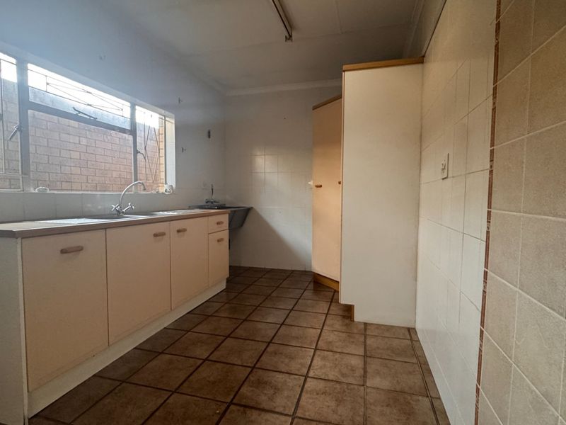 Spacious Full Title Simplex in Three Rivers Proper - Photo 8
