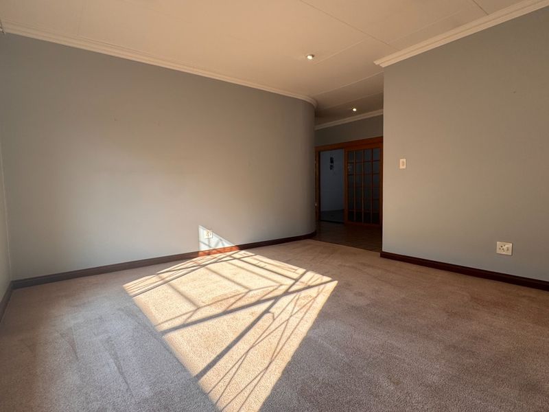 Spacious Full Title Simplex in Three Rivers Proper - Photo 10