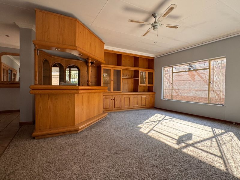 Spacious Full Title Simplex in Three Rivers Proper - Photo 4
