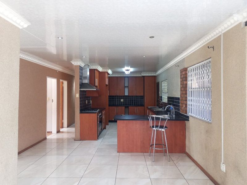 3 Bed House in Amalinda North, Amalinda for Sale - Photo 9