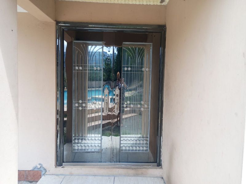 3 Bed House in Amalinda North, Amalinda for Sale - Photo 5