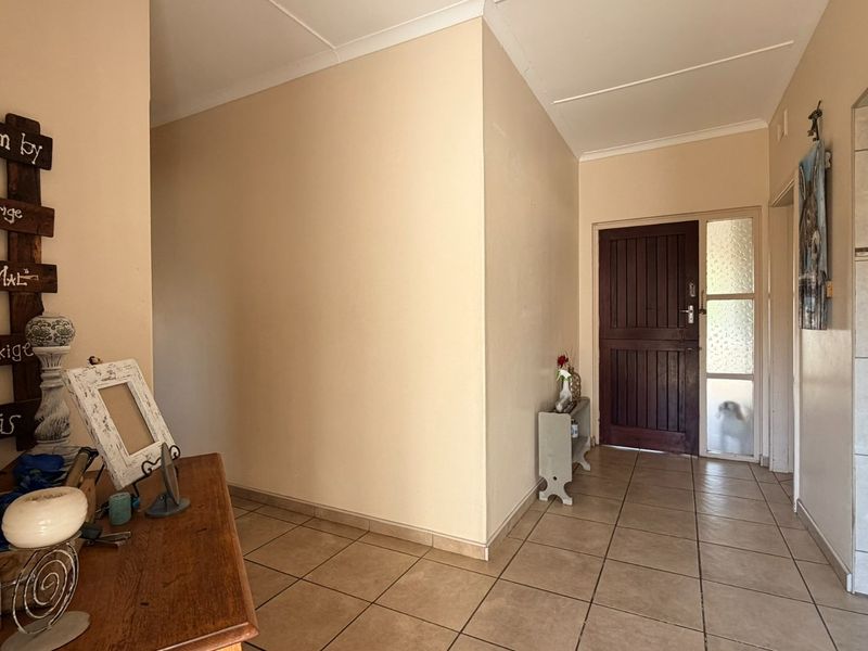 Spacious Coastal Family Home With Beautiful Sea Views In St Michaels on Sea - Photo 8