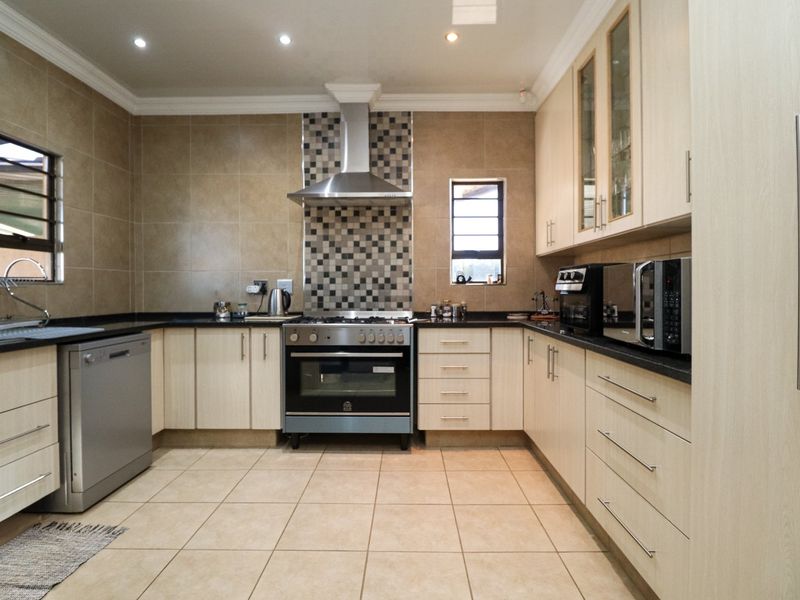 Move-In Ready with Stylish Modern Finishes! - Photo 7