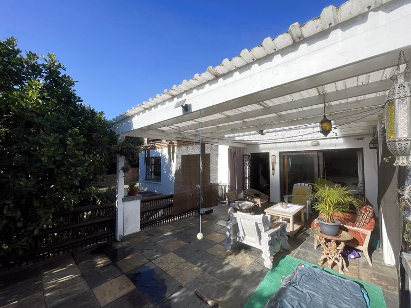 Elevated Family Home with Panoramic Views - Photo 6