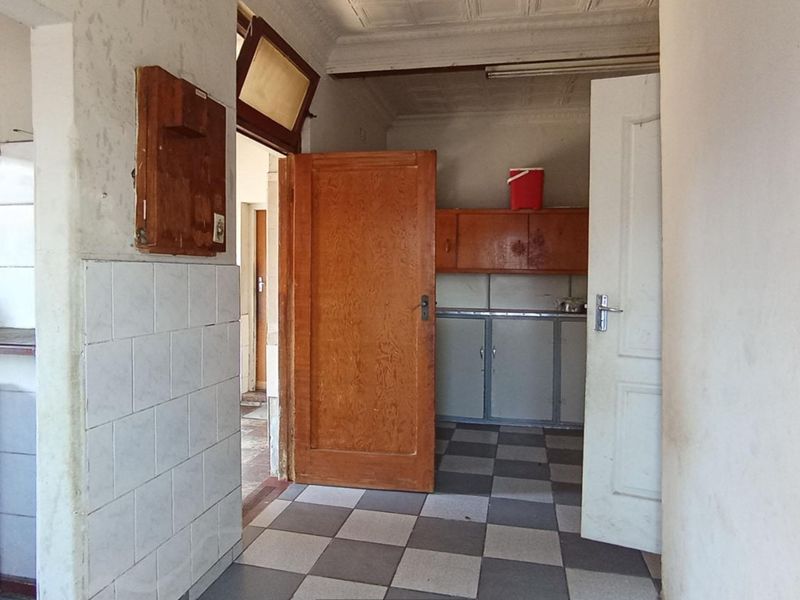 Large 4-Bed Home + 2 Flatlets | Investment Opportunity - Photo 4