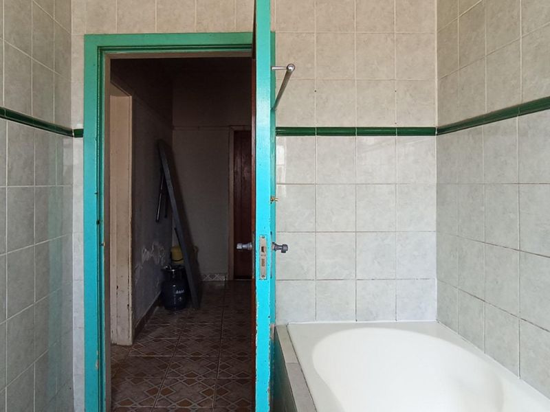 Large 4-Bed Home + 2 Flatlets | Investment Opportunity - Photo 10