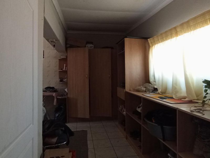 Large 4-Bed Home + 2 Flatlets | Investment Opportunity - Photo 8