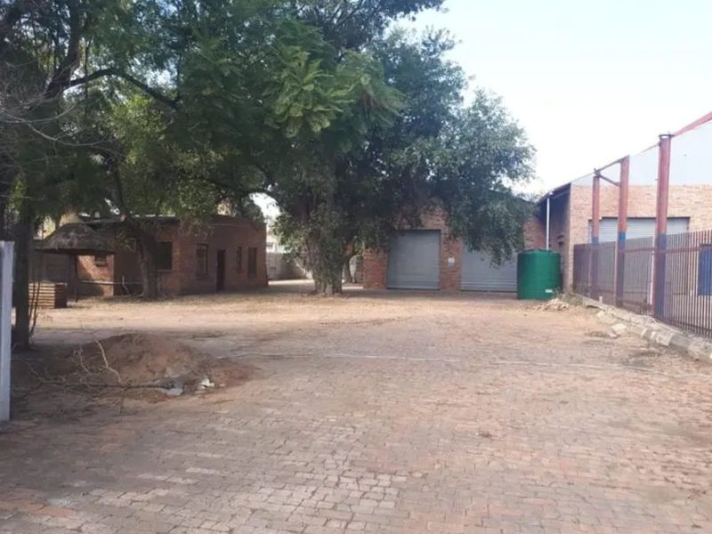 Industrial Property to Rent – Rustenburg CBD Secure Industrial Premises in an Excellent CBD Location - Photo 4