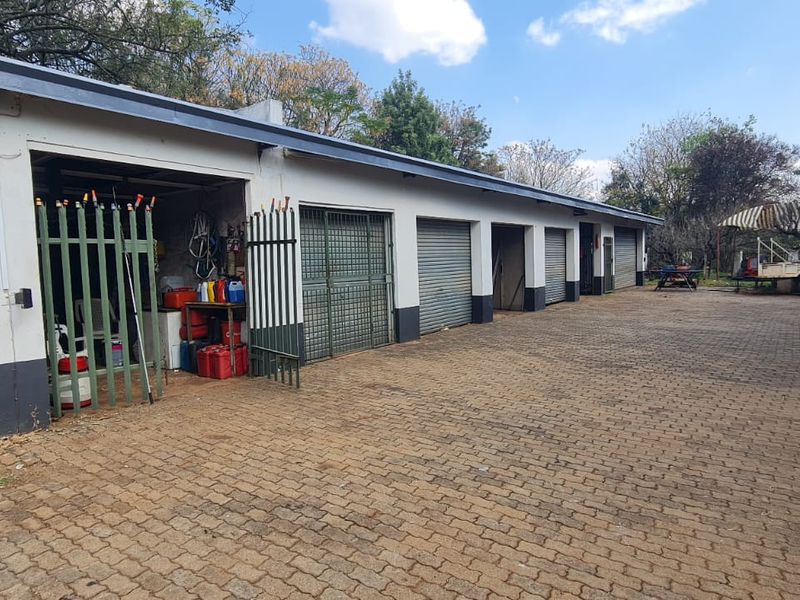 Expansive 2.1 Hectare Smallholding for Sale in Bon Accord - COME MAKE A OFFER  - Photo 2