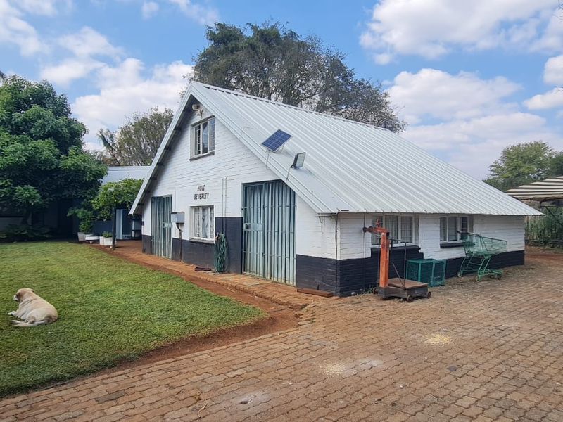 Expansive 2.1 Hectare Smallholding for Sale in Bon Accord - COME MAKE A OFFER  - Photo 3