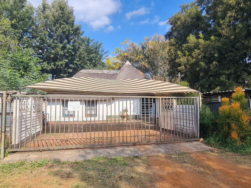 Expansive 2.1 Hectare Smallholding for Sale in Bon Accord - COME MAKE A OFFER  - Photo 5