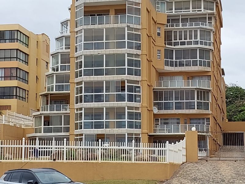Spacious three bedroom apartment , fully furnished with large entertainment area for sale in Margate - Photo 1