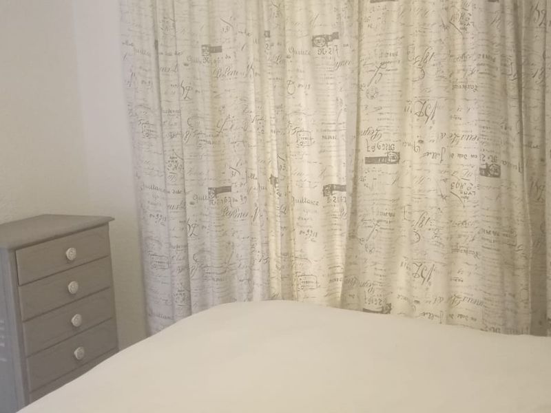 Spacious three bedroom apartment , fully furnished with large entertainment area for sale in Margate - Photo 10