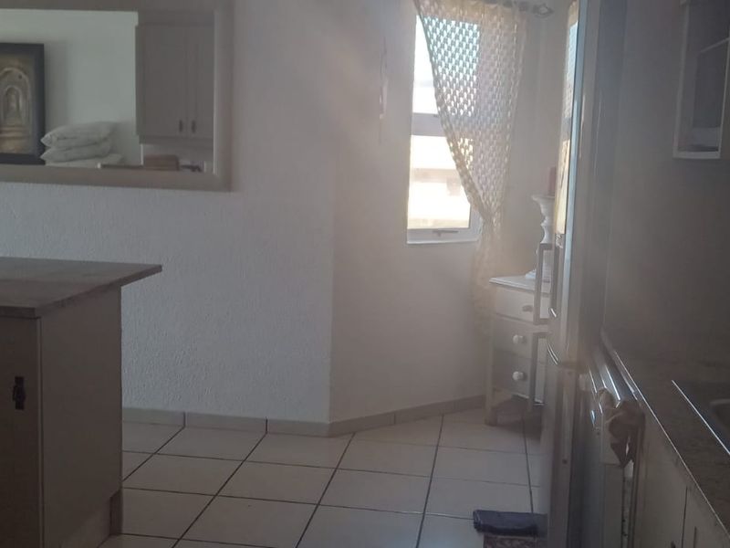 Spacious three bedroom apartment , fully furnished with large entertainment area for sale in Margate - Photo 7