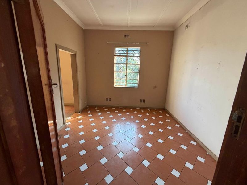 3 bed Rental Property Available in Linbro Park - Photo 9