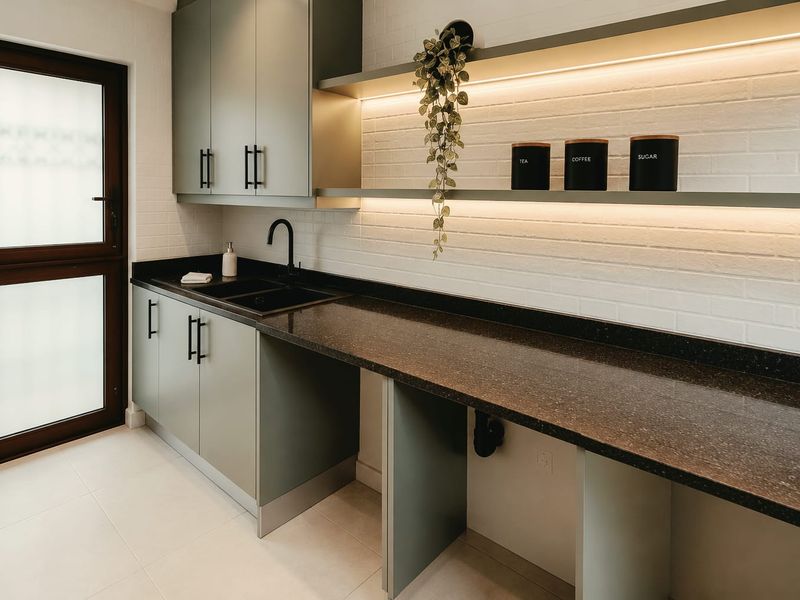 Spacious Family Home with Exceptional Business Potential  - Photo 5