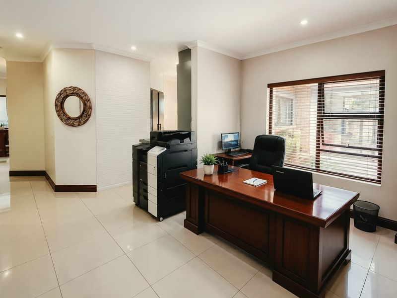 Spacious Family Home with Exceptional Business Potential  - Photo 7