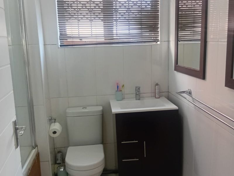 GREAT STARTER HOME APARTMENT- GROUND FLOOR UNIT - Photo 8