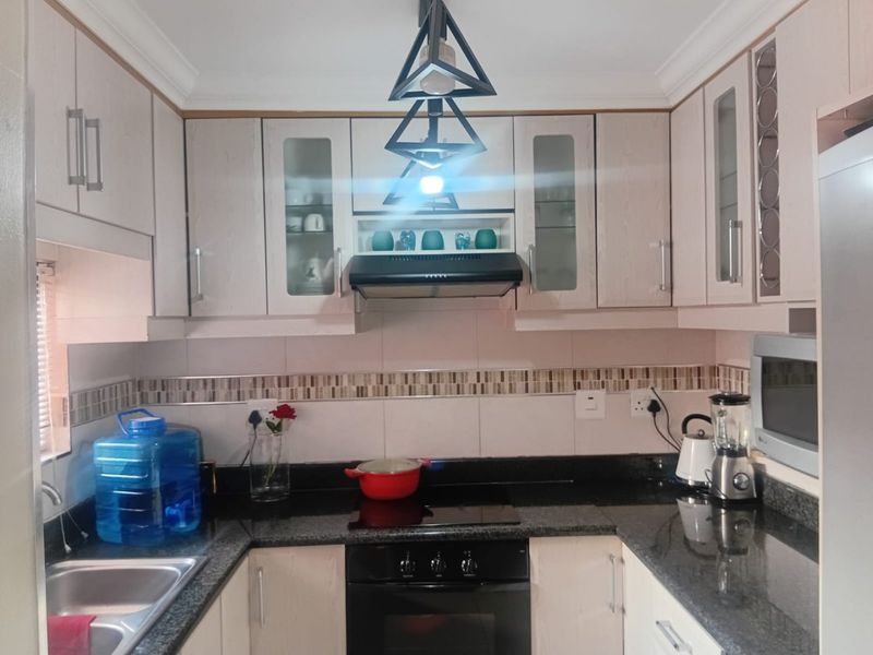 GREAT STARTER HOME APARTMENT- GROUND FLOOR UNIT - Photo 2