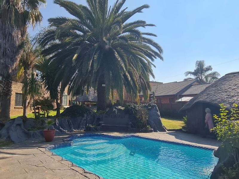 Exceptional Investment Opportunity | Luxury Home with Income Potential in Heuweloord - Photo 4