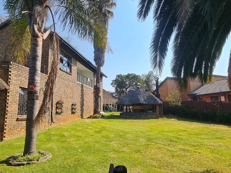 Exceptional Investment Opportunity | Luxury Home with Income Potential in Heuweloord - Photo 3