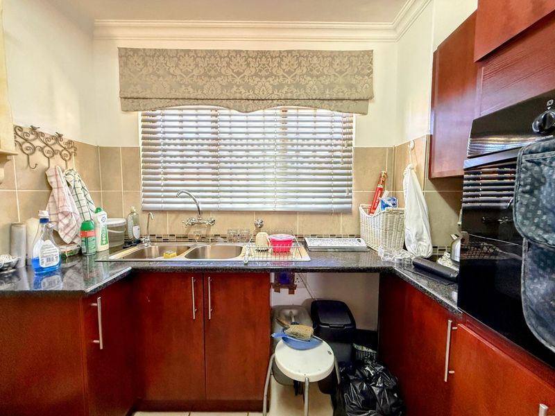 Spacious & Secure Retirement Living in Sought-After Olive Crescent Retirement Village  - Photo 6