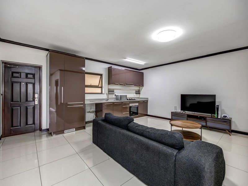 Fully Furnished 1 Bedroom Apartment To Rent In Fourways. - Photo 2